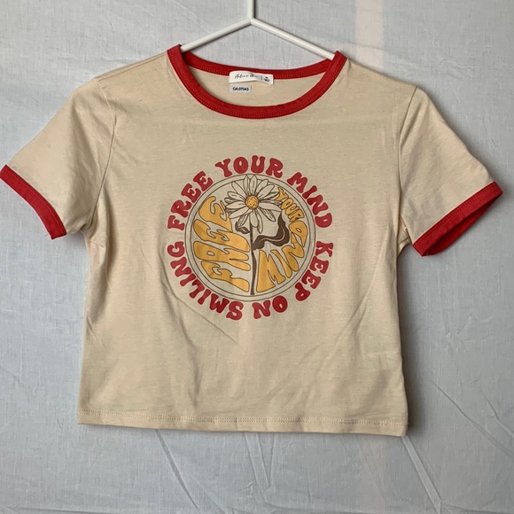 NWOT Active USA Free your mind graphic cropped tee size Medium - Picture 1 of 2
